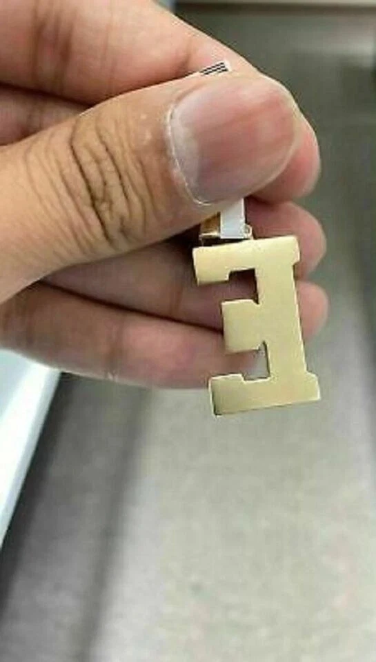 Colgante de oro amarillo de 14 quilates con inicial de diamante de corte redondo de 2 quilates FN Foto 2 de 4