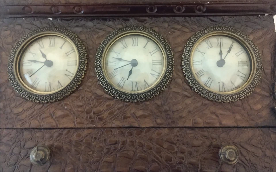 Antique 3-Monkey (See, Hear & Speak No Evil) Box W/Bronze Monkeys +3 Clocks - Image 3 of 4