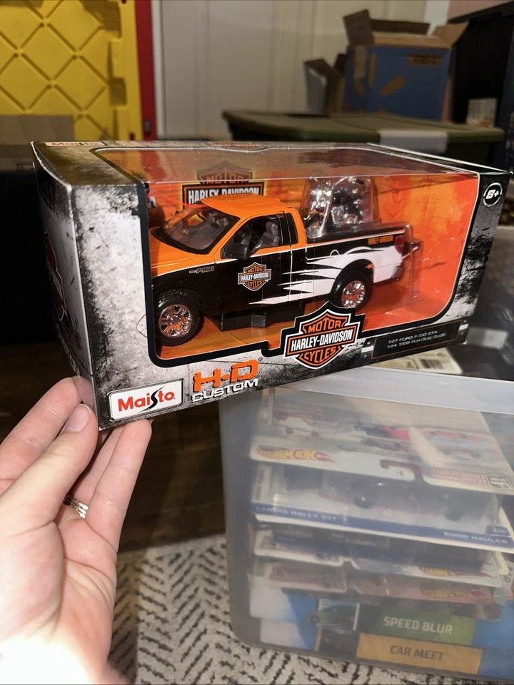 Maisto 21 Harley Davidson 1:27 Ford F150 STX 1:24 1958 FLH DUO Glide Foto 4 de 4
