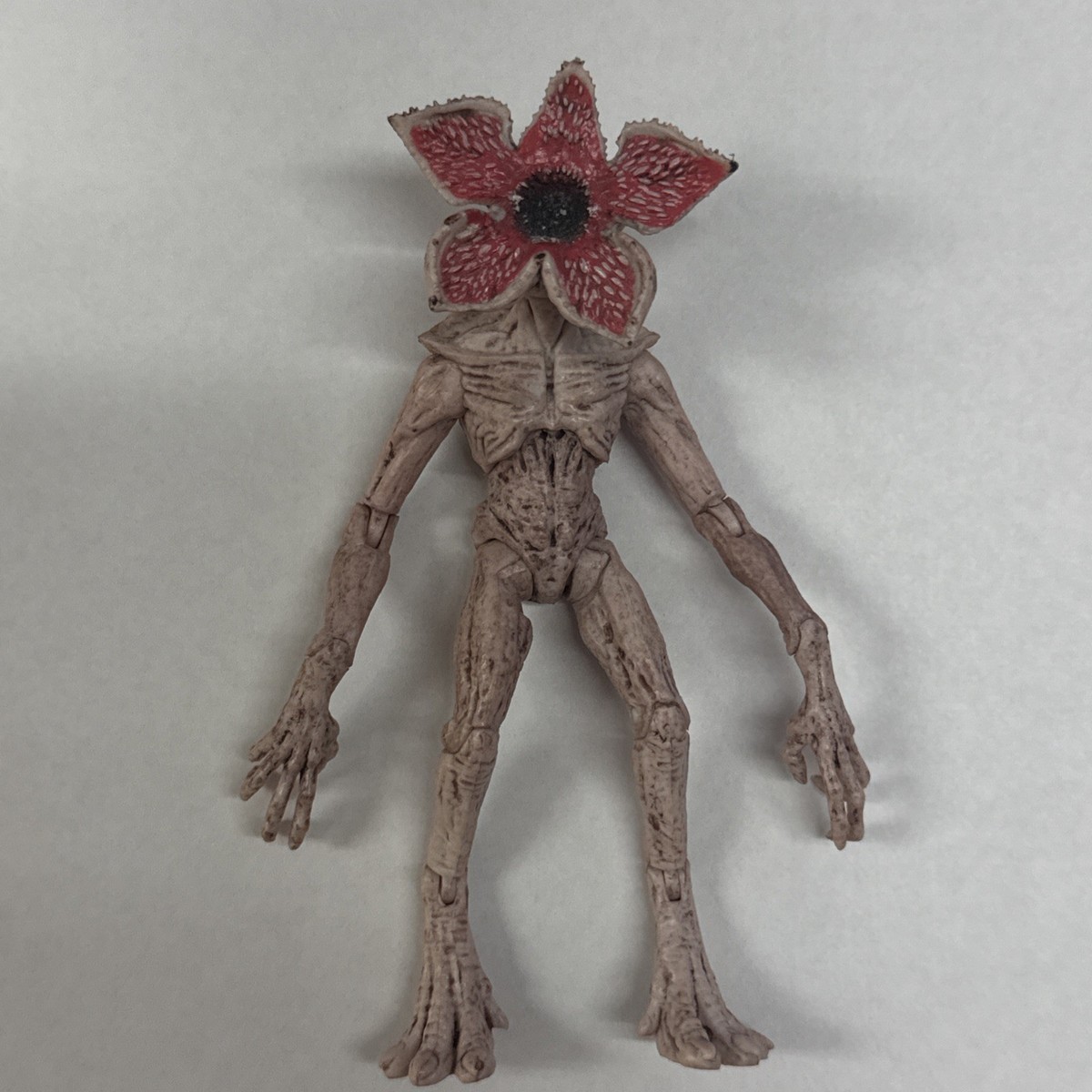 Futura Demogorgon Figure (50個限定) Demogorgon by FUTURA' Sculpture Release Info | Hypebeast