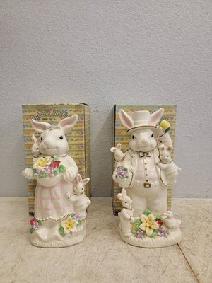 Musical 12'' Porcelain Mr & Mrs Easter Bunny  Plays Here Comes Peter Cottontail