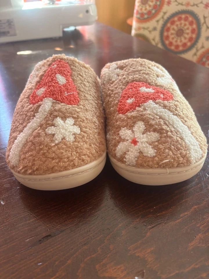 Mushroom Novelty女式9码拖鞋 — 第 2/4 张图片