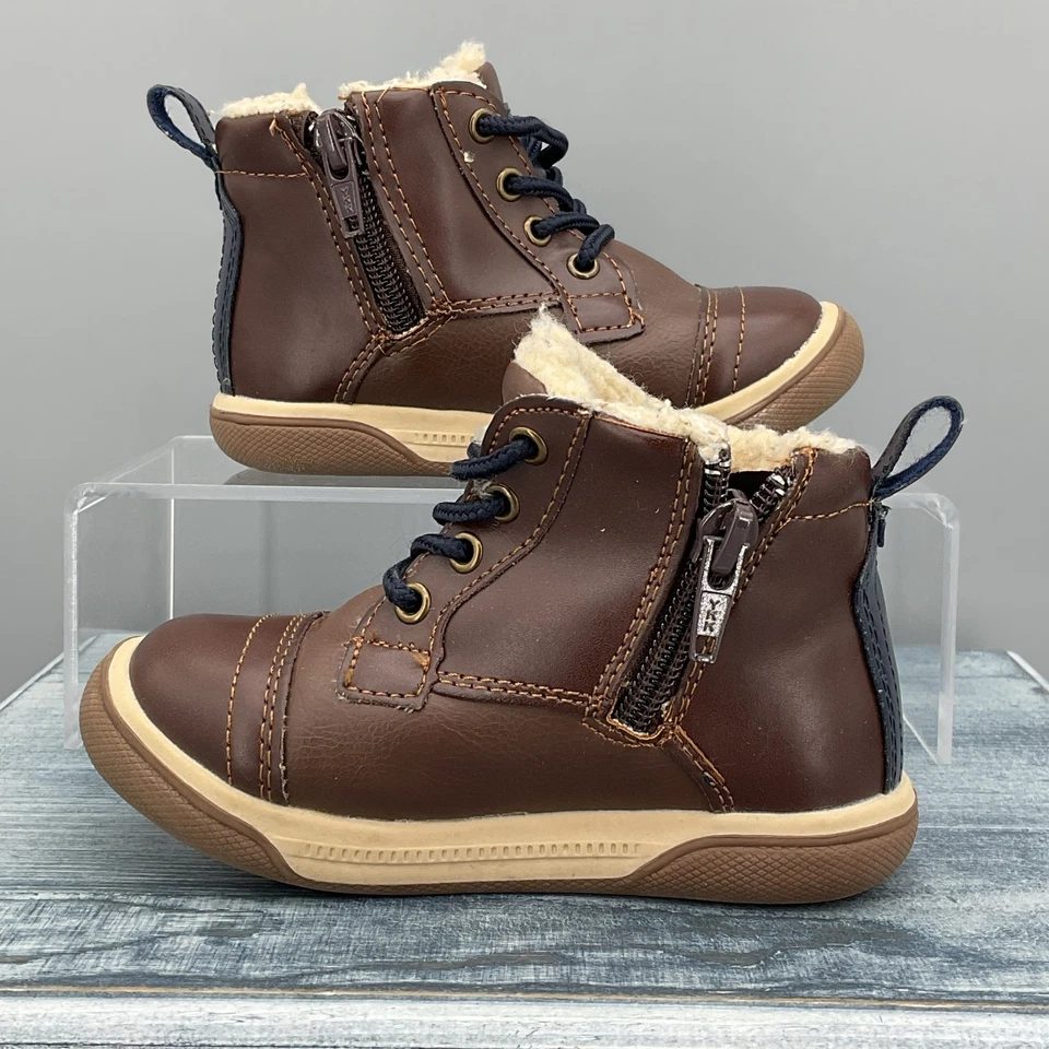 Botas forradas de piel sintética Jumping Beans para niño marrón talla 7M Foto 2 de 4