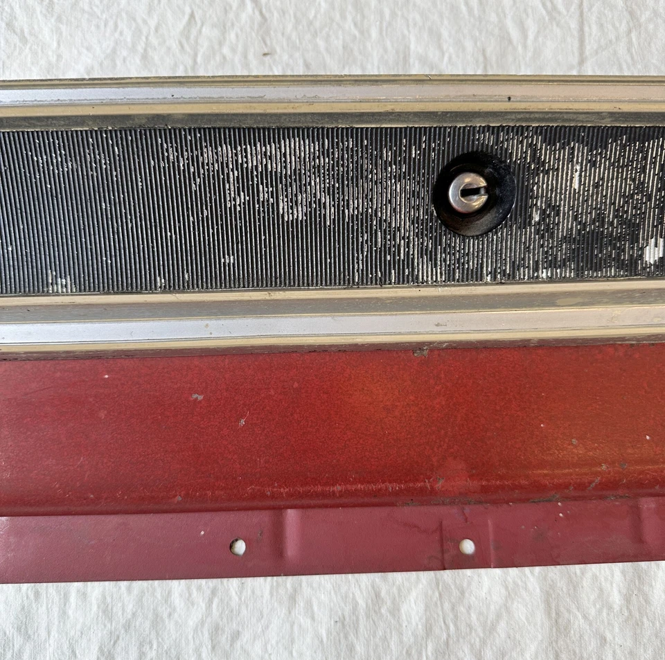 1965-66 Plymouth Fury Glove Box Door with Plastic Trim Base Model Fury I II III — 第 3/4 张图片