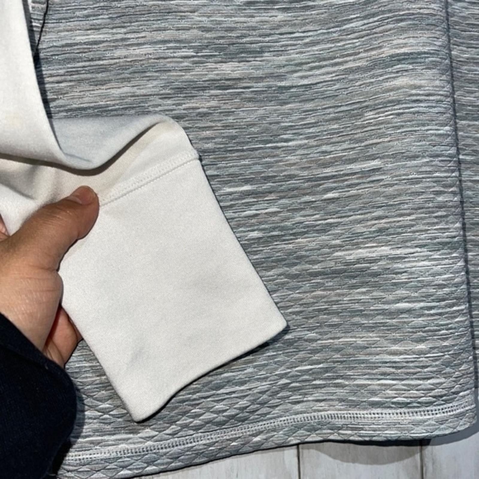 Athleta Crew Neck Snowscape Pullover Partially Qu… - image 3