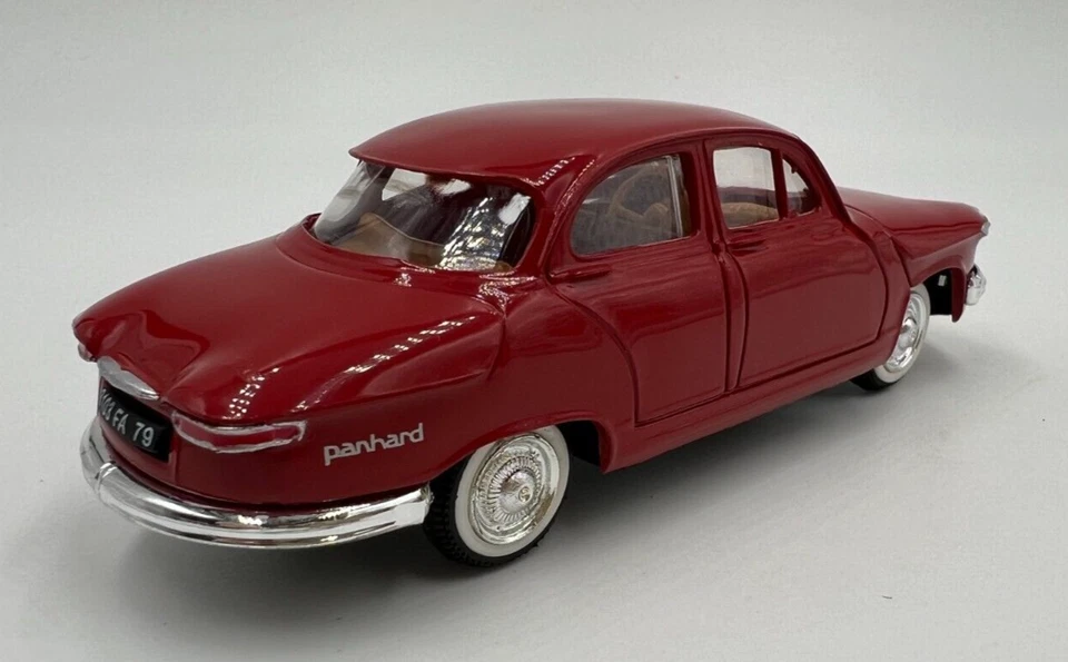 Panhard 17 1/43 Norev nuovo guscio in plastica - Immagine 2 di 3