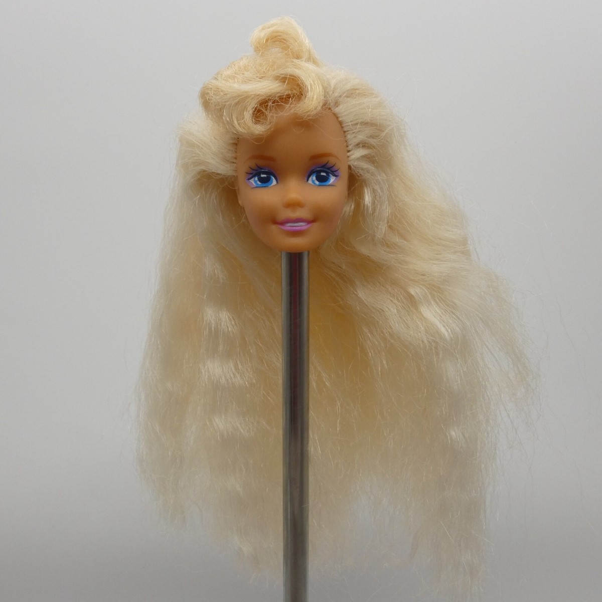 Barbie！！ Amazon.com: Barbie Fashionistas Doll 89, XOXO : Toys & Games