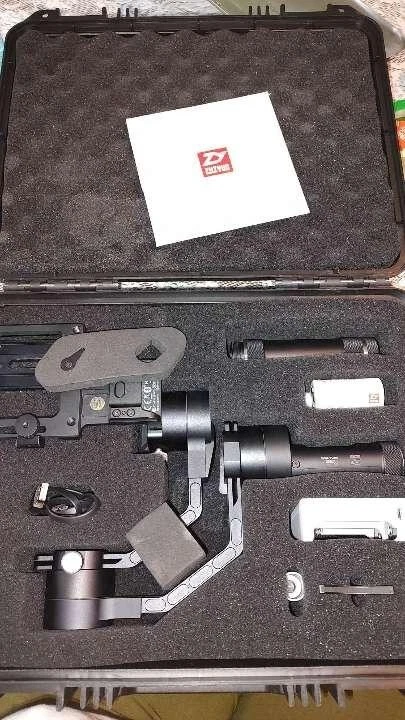 Zhiyun Crane V2 3 Axis Brushless Handheld Gimbal /1-year warranty available - Image 2 of 4