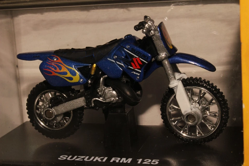 New Ray 1:32 Scale Diecast Suzuki RM 125 Motorcycle #2 - Image 3 of 4