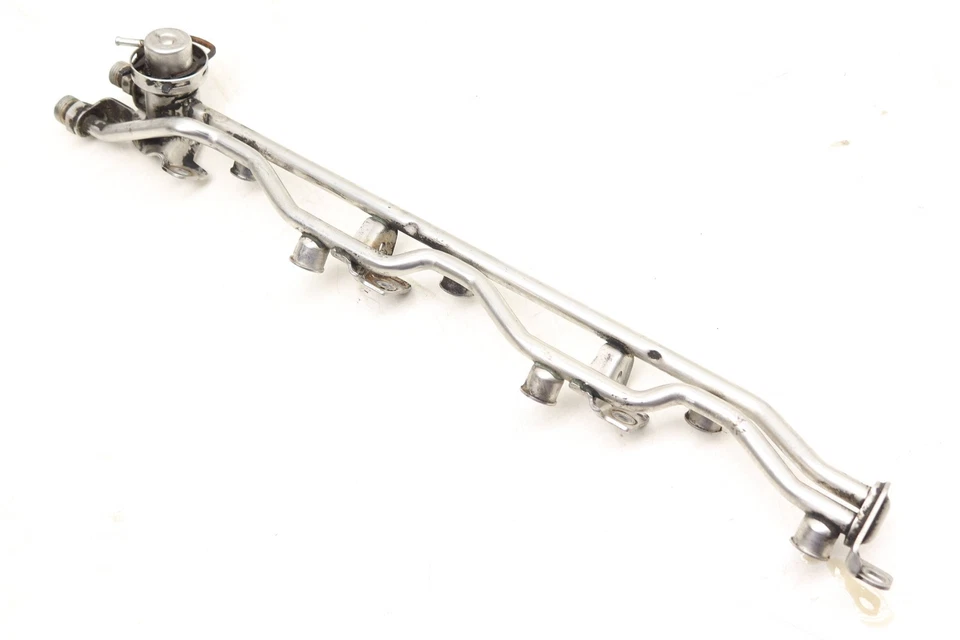 1999-2003 VW EUROVAN 2.8L - FUEL RAIL W/ Pressure Regulator 022133317E - Image 2 of 4