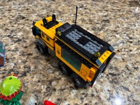 LEGO CITY: Jungle Mobile Lab (60160)