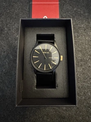 Reloj Pulsera Nixon Sentry Cuero Negro Mate/Dorado - Imagen 1 de 4