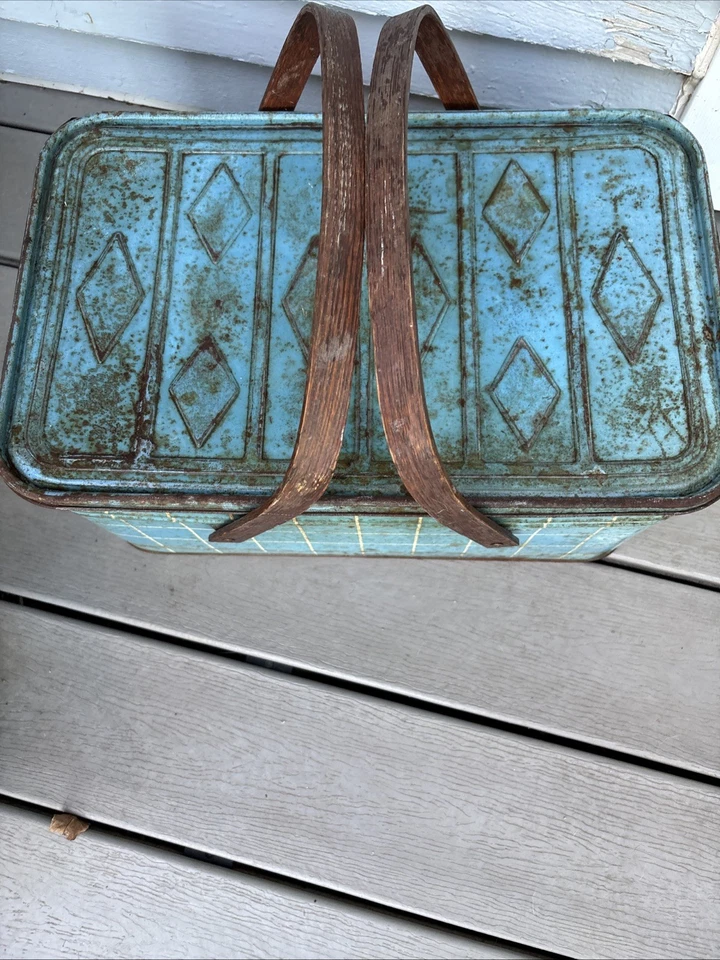 ¡Cesta de picnic a cuadros ventana de hojalata de metal AZUL vintage con tapa con bisagras y asas de madera! Foto 3 de 4
