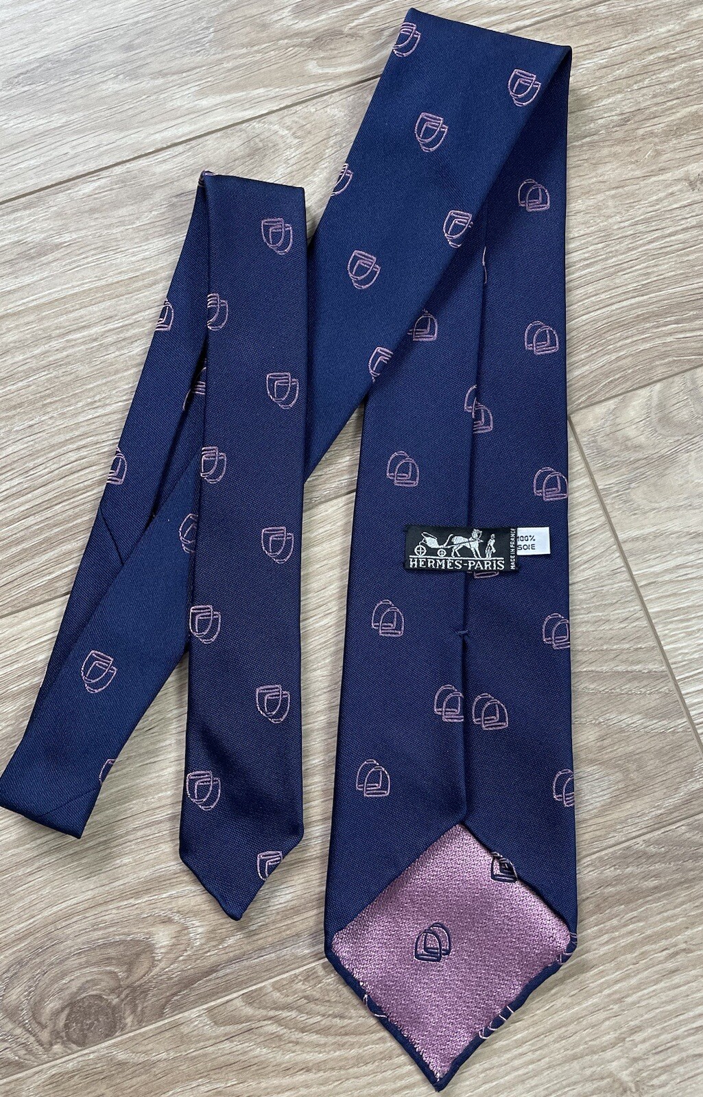 Hermès H Speed Heavy Silk Tie Marine/Rouge - voilà.id
