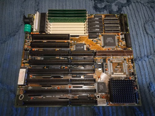 486 DX2 vlb DataExpert OPTI-495SX Motherboard - Picture 1 of 8