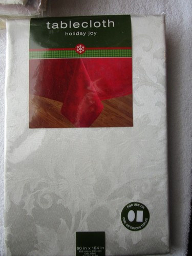 Holiday Joy White Tablecloth and Set of 4 White Napkins Factory Sealed - 第 2/2 張圖片