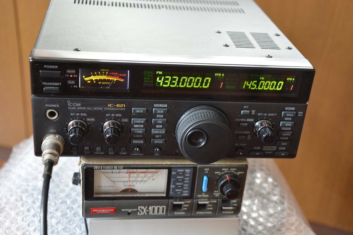 ☆アイコム　144/430MHz帯オールモード機　IC-821（現状渡し）☆ ICOM IC-821 144/430MHz Dual Band All Mode Ham Radio Transceiver
