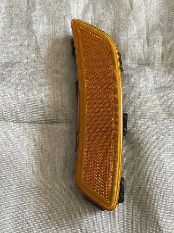 MITSUBISHI MONTERO 2003-2006 REFLECTOR LADO PASAJERO DELANTERO DERECHO DERECHO DIESTRO Foto 3 de 4