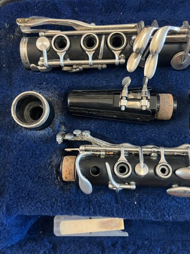 Selmer CL300 clarinet with case. USA - Picture 2 of 7