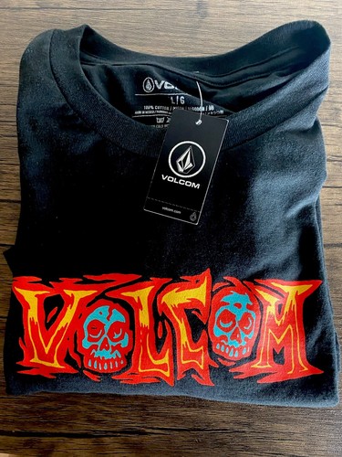 New Volcom Stone Skull T Shirt Menโs M Black Red Skate Board Tees ๐๐น - Picture 4 of 5