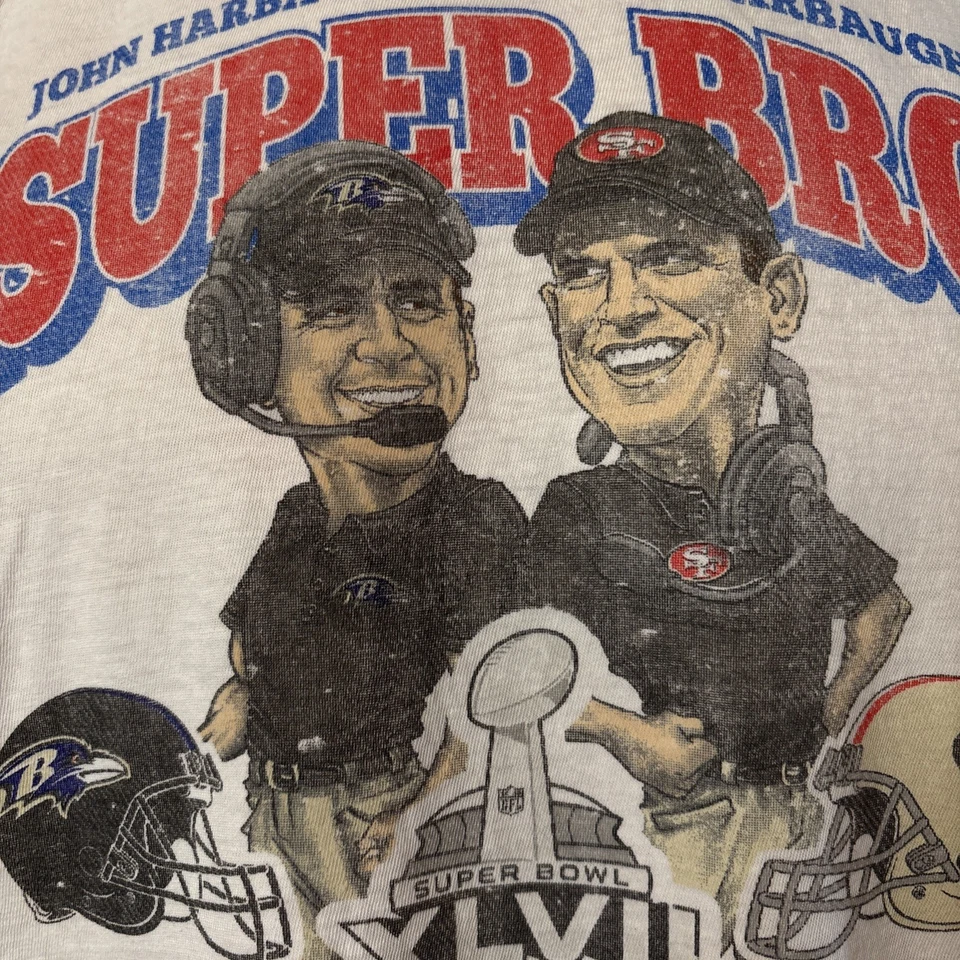 Camisa John & Jim Harbaugh SUPER BRO Super Bowl XLVII '47 Blanca Dibujos Animados Talla Grande Foto 3 de 4