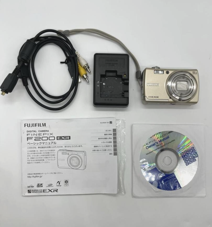 Fujifilm FinePix F200EXR ゴールド FUJIFILM FinePix F200EXR Gold Digital Camera w/Battery Charger
