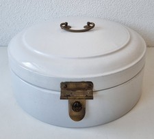 Tolle wei&szlig; emaillierte Brotdose / Brotkapsel mit Messingbeschl&auml;ge um 1910/20