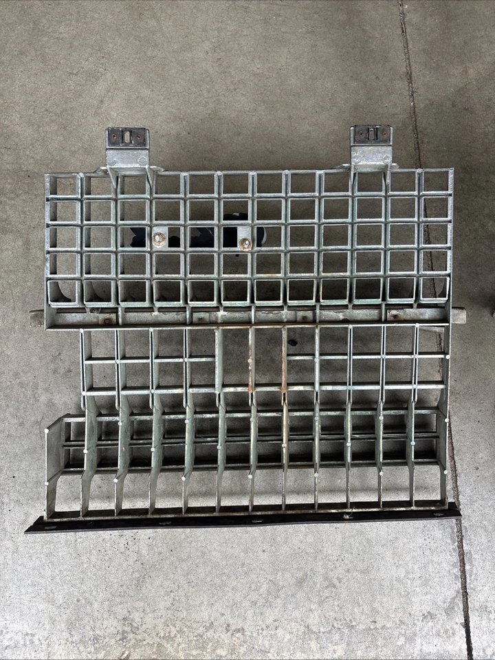 Olds Oldsmobile 98 Custom Cruiser 1973 parrilla OEM USADO delantero centro derecho izquierdo Foto 4 de 4