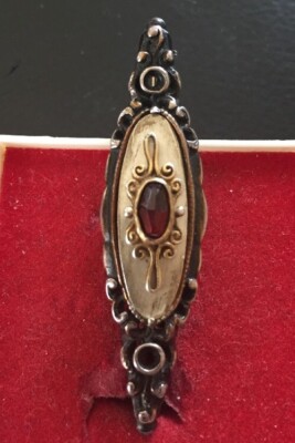 Broche Ancienne En Vrai Argent Avec Pierre Rouge (K) - Bijou Vintage Occasion - Pierre Et Cristal