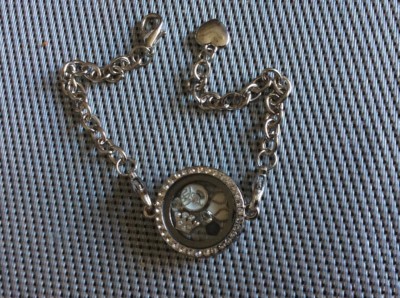 NEW YORK YANKEES 8 1/2'' LUCKY CHARM BRACELET!! UNIQUE BASEBALL GIFT!