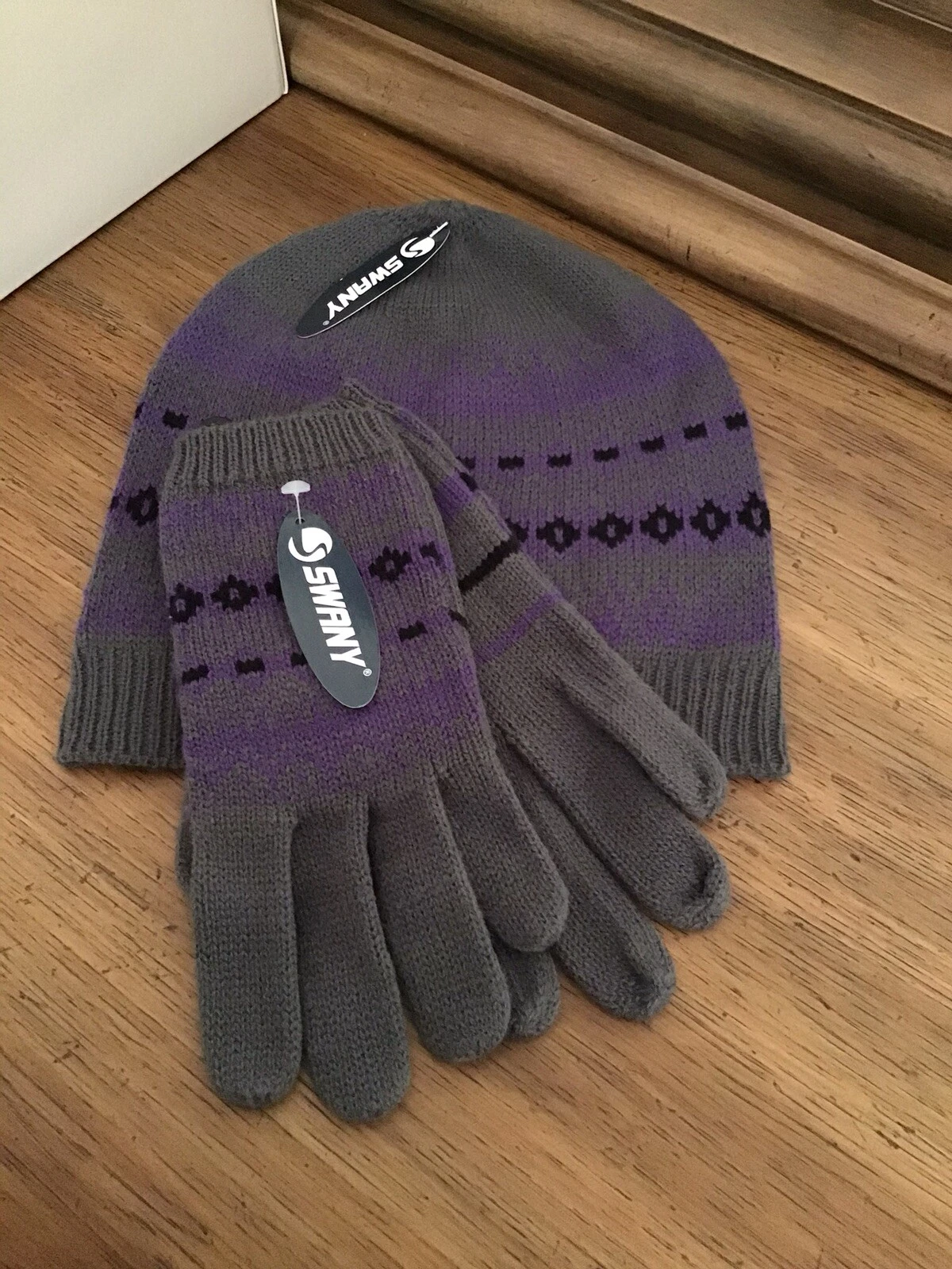 SWANY Women’s Knit Gloves/hat Set. NWT. Grey/purple/black. OSFA.