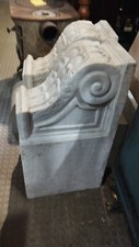 Paire De Grands Chapiteaux, Étagères En Marbre Du XVIIIe Siècle