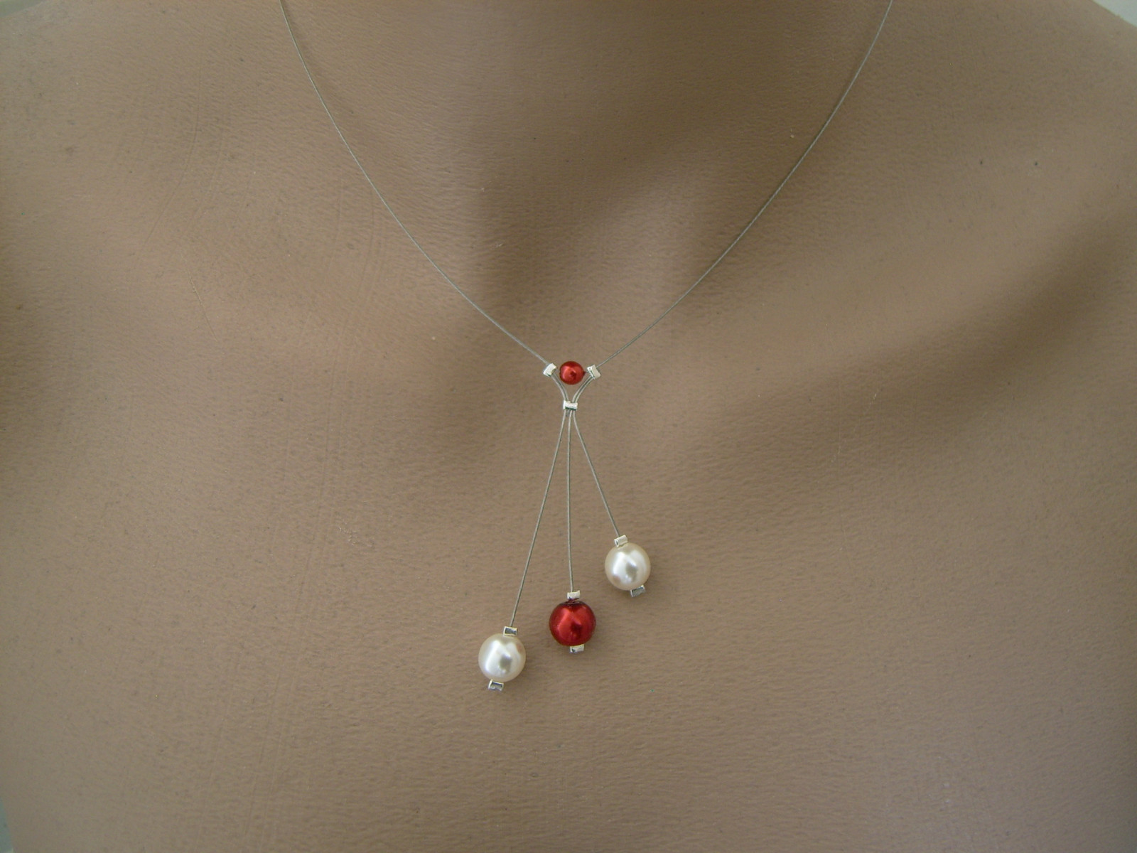 Collier perle mariage pas cher de couleur blanc ivoire et rouge pour mariée et soirée