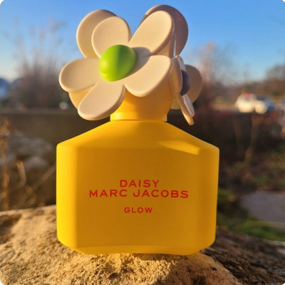 Daisy Marc Jacobs Glow NWOT