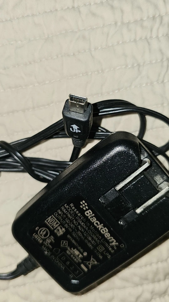 Подлинное настенное дорожное зарядное устройство BlackBerry Micro-USB модель PSM04R-050CHW1(M) - Изображение 3 из 3