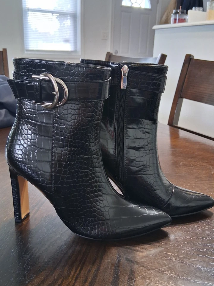 Botas negras con punta NYC, tacones de 4 pulgadas, talla 7 Foto 3 de 4