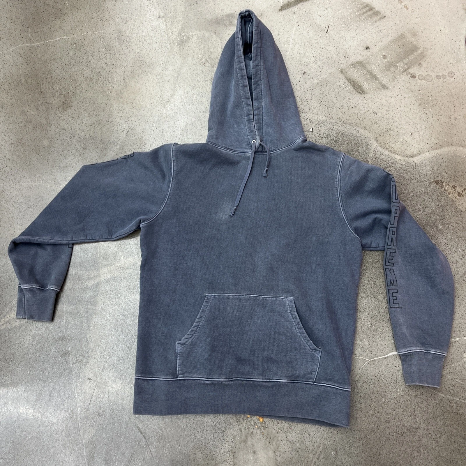 Pull à capuche Supreme Faded Distressed taille L sweat shirt marine à manches écriture