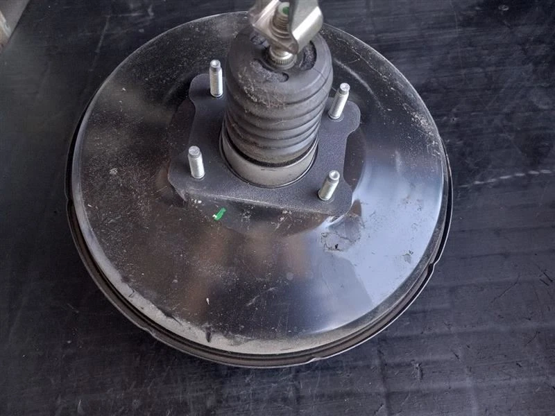 Power Brake Booster From 5/08 09-10 Pontiac Vibe 19204760 - Image 3 of 4