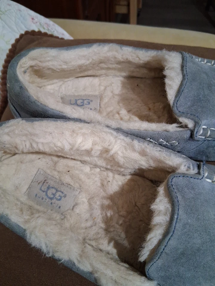 Women's Ansley Ugg Slippers Size 9.5 SEE ALL PICTURES  - Image 3 of 4