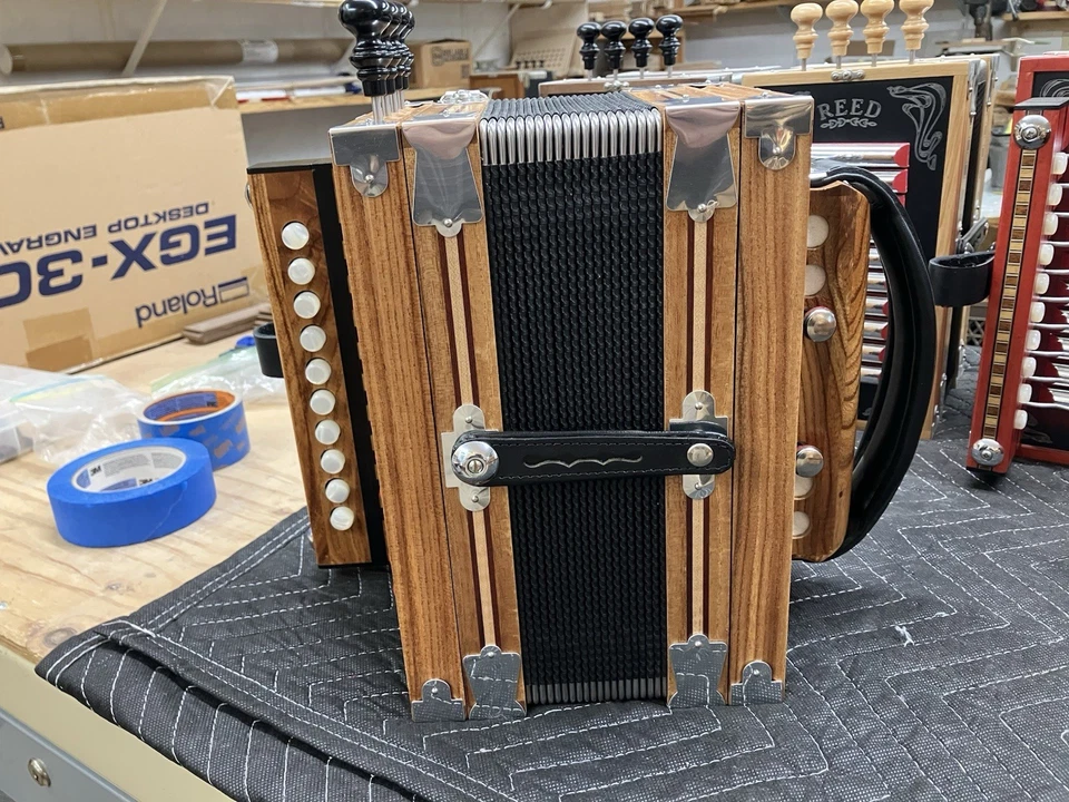 Used Hand Made REED Accordion In Great Condition. Key of “C” - Image 4 of 4