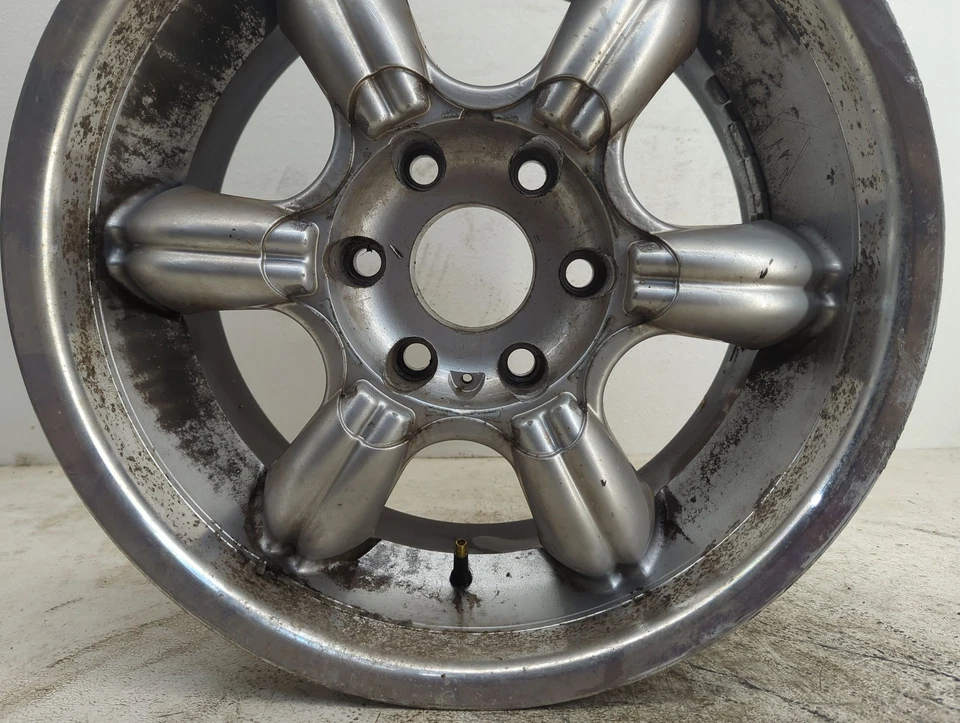 Llanta Chevrolet Silverado 1500 1999-2002 OEM DBWNP Foto 3 de 4