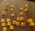 21 Pcs TOY  Barriers Barrels Signs Cones Fuel Cans PLASTIC CONSTRUCTION ITEMS — photo 2