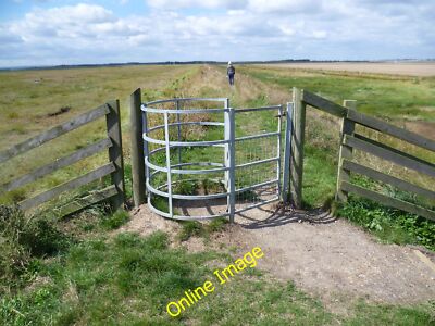 Photo 12x8 Heading off to Harty Leysdown-on-Sea It is a fine airy walk alo c2014