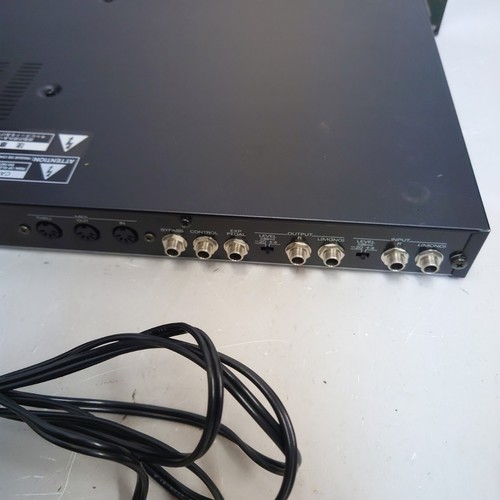 Roland SDE-330 Dimensional Space Delay Digital Rackmount Effects Processor Teste - Picture 16 of 17
