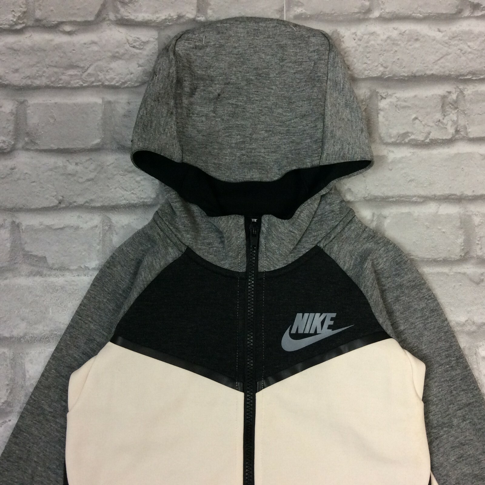 NIKE BOYS AGE 6-7 YEARS GREY CREAM BLACK TECH FLEECE HOODIE HOODED TOP RRP  £75 A | eBay