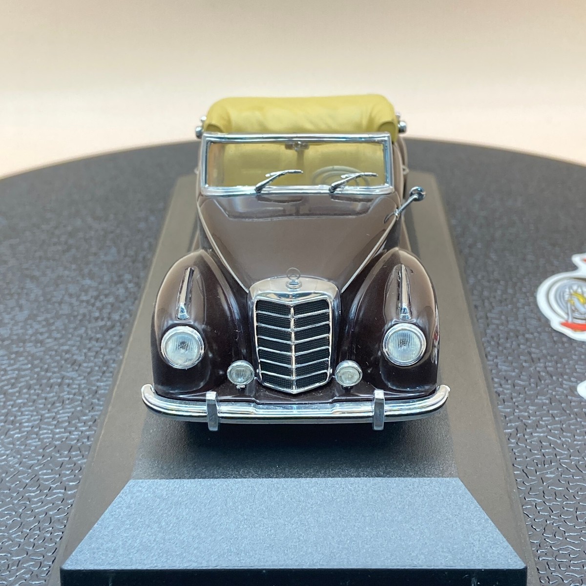 Minichamps 1/43 Mercedes-Benz 300 S Cabriolet dark red 1951-1955