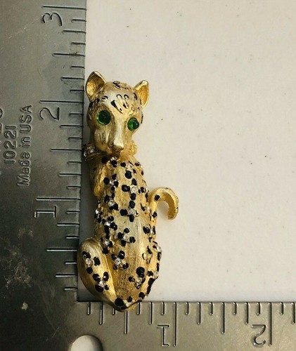 VERY RARE Hattie Carnegie Leopard With Green Cabochon Eyes Figural Brooch Signed - Picture 10 of 10