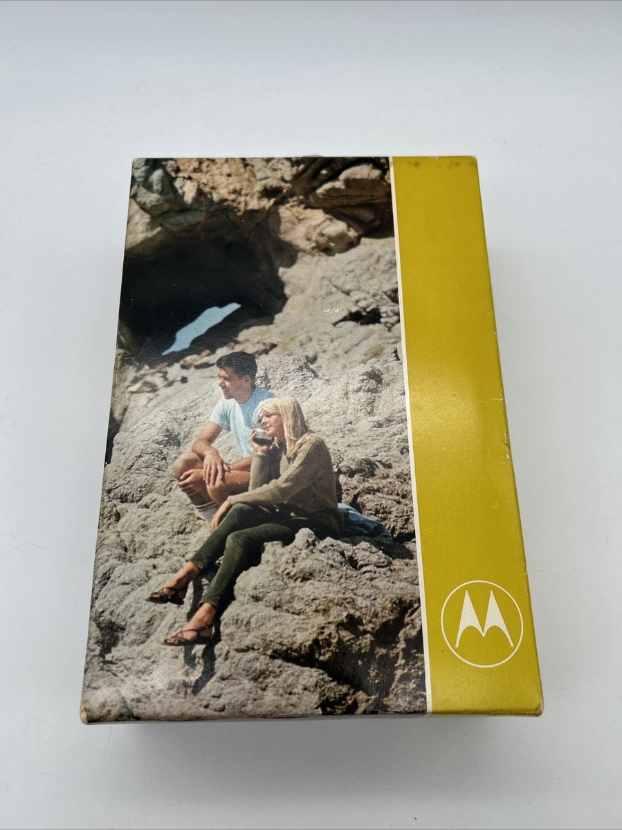 VTG 1970s Motorola XP32FE AM Transistor Radio - Complete W/Box