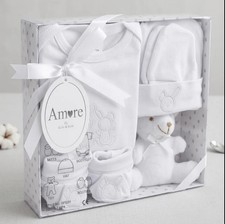 Unisex Luxury 5-Piece Newborn Gift Set (0-3 Months)