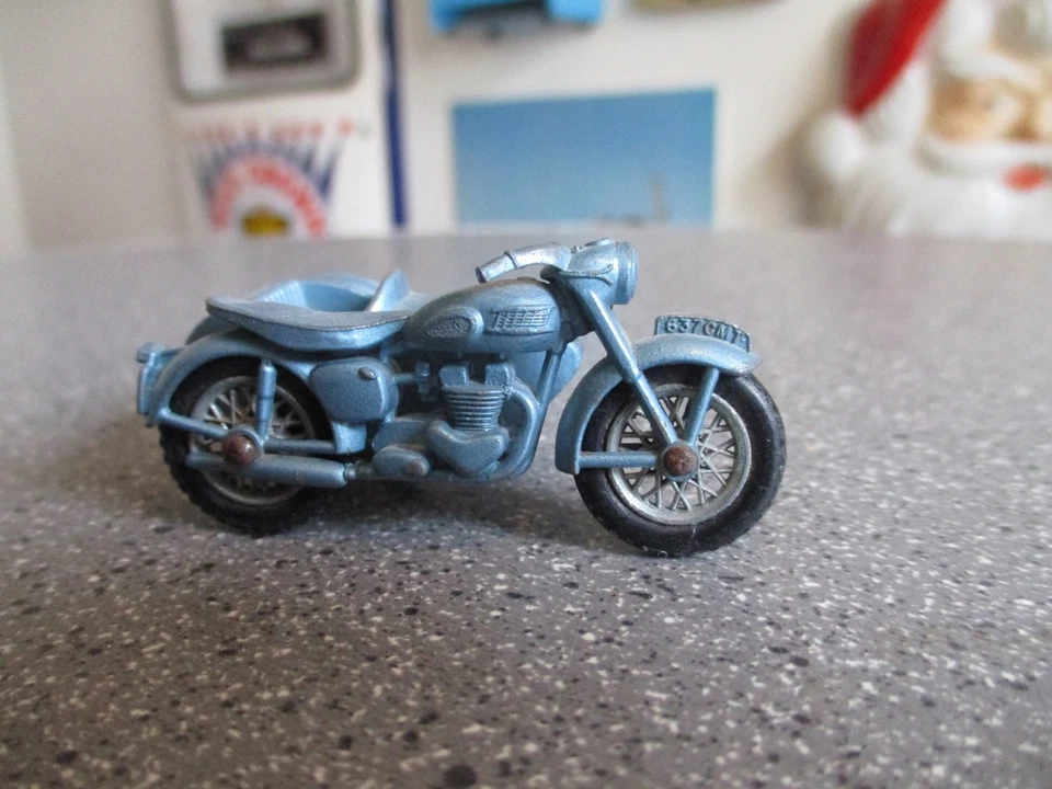 VINTAGE MATCHBOX LESNEY TRIUMPH & SIDE CAR #4  worldwide shipping - Image 2 of 4